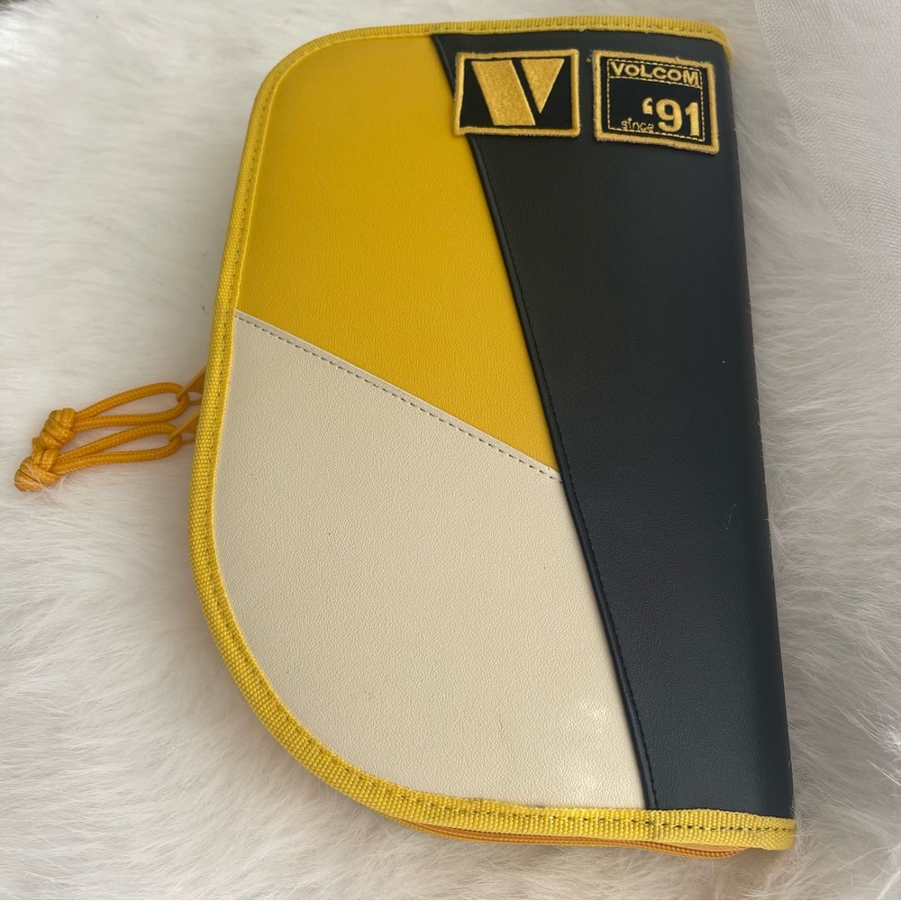 Volcom Brand ‘91 Vintage Ping Pong Paddle and balls in carrying case